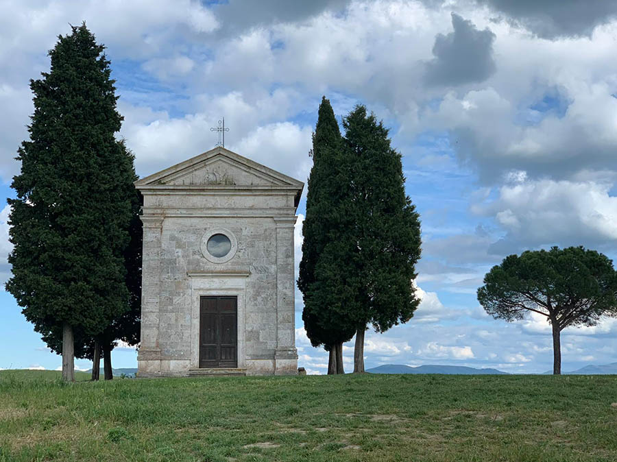 cappella della madonna di vitaleta val d'orcia